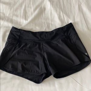 Black lululemon 2.5 inch shorts